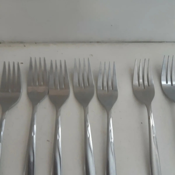 Vintage Lot Of 8 Forks Duchess Stainless - Picture 2 of 8